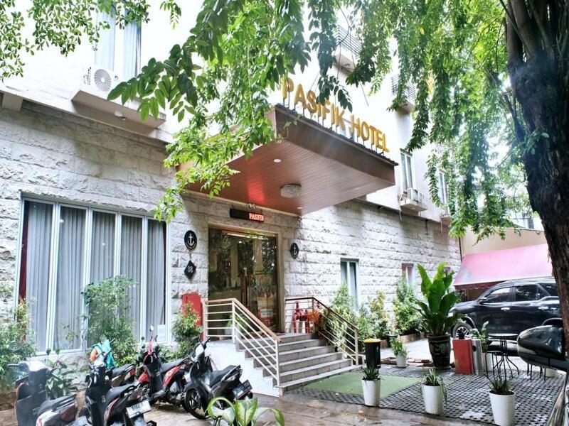 Pasifik Hotel Jakarta Buitenkant foto